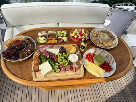 What Food to Bring on a Boat Trip: A Culinary Adventure on the Waves